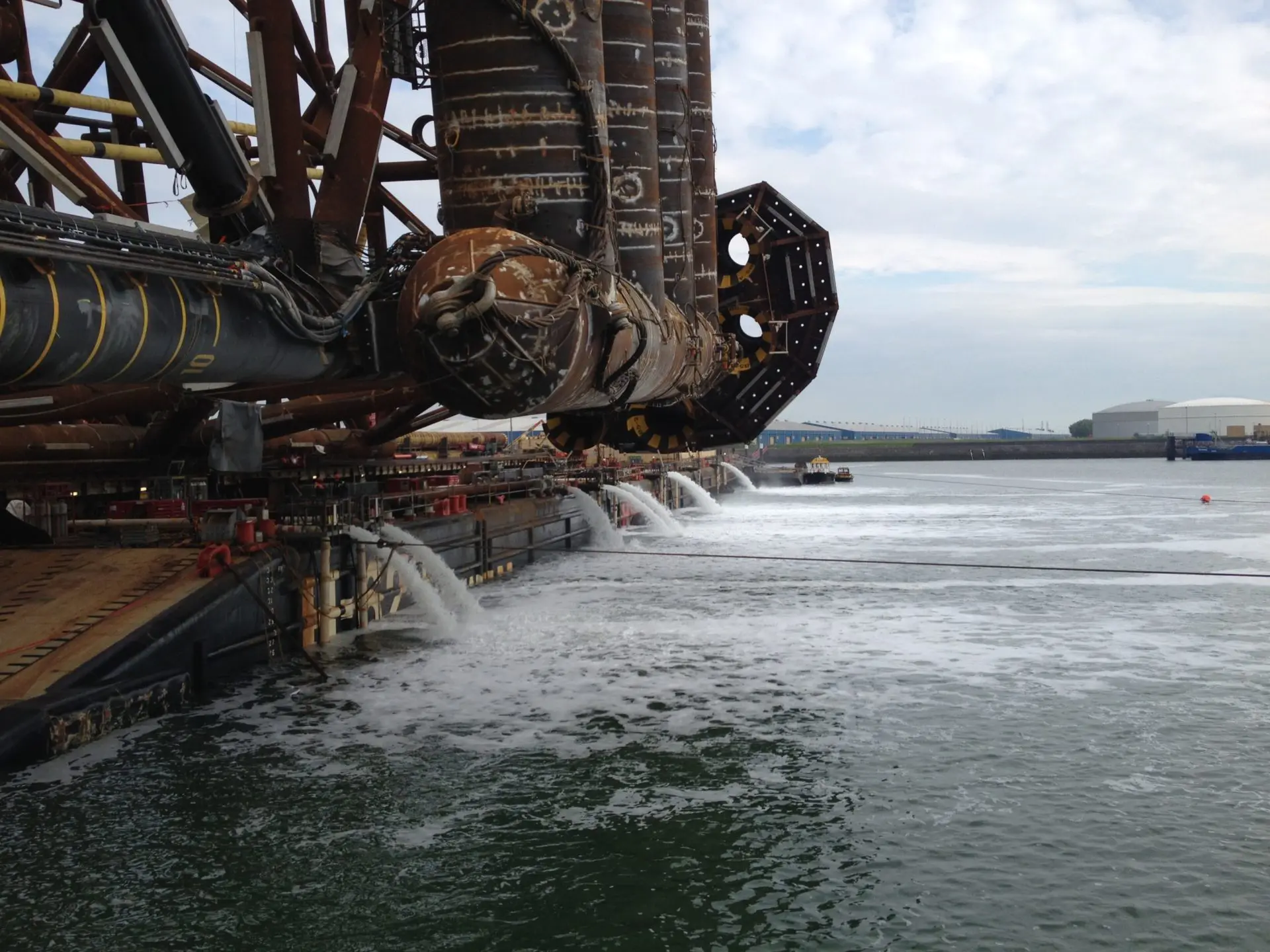 Ballasting operation during load out
